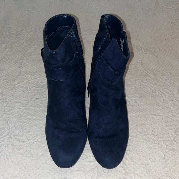 IMPO navy blue suede ankle booties - Picture 3 of 6